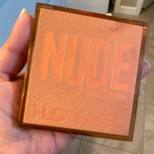 Huda beauty Nude eyeshadow palette